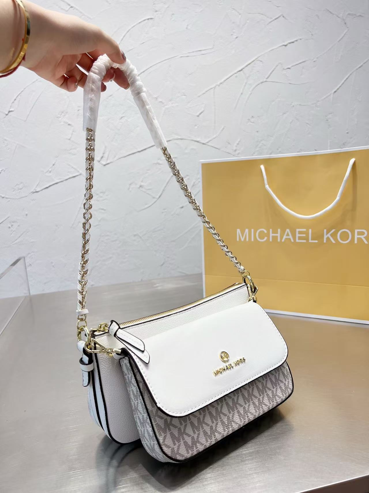 Women'S Bags Michael Kors - Tas bahu dan selempang wanita Michael