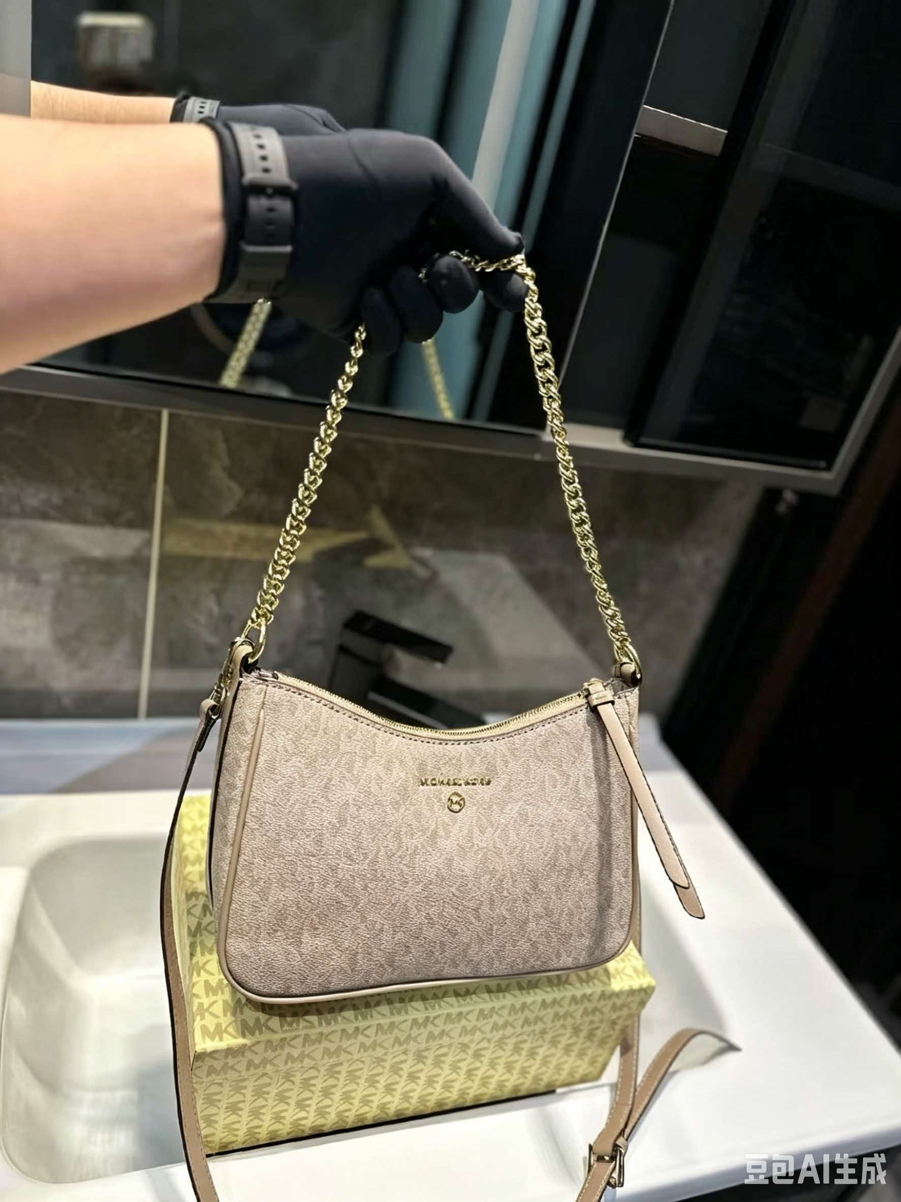 MICHAEL KORS MK Jet Set Travel - Women'S Bags Michael Kors ulasan dan harga